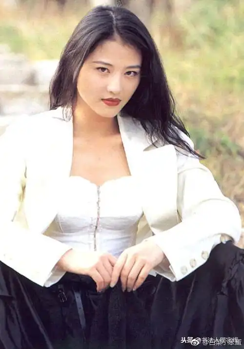 周海媚12张年轻时的老照片举手投足之间尽显十足的女人味