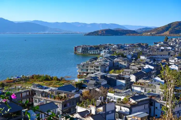 大理洱海和三塔崇圣寺风光