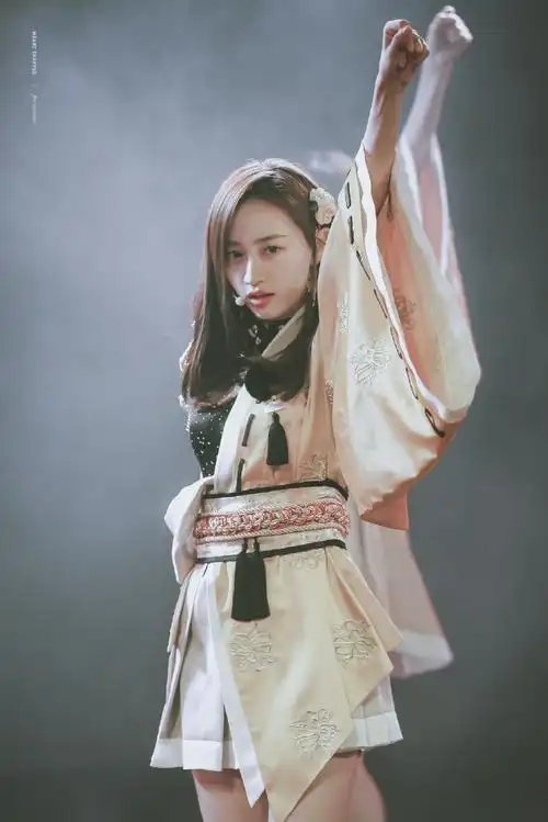 黄婷婷喜辽复首位品牌代言人