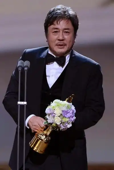 图赏析李成真张英兰合作电影老男孩讲述关于背叛与友情的故事