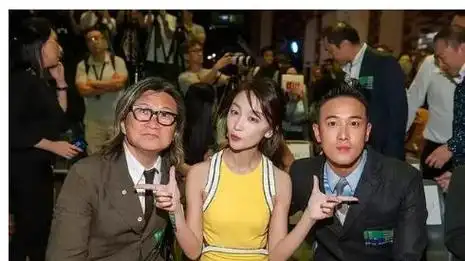 曾志伟看着儿子的成就,内心充满了骄傲.