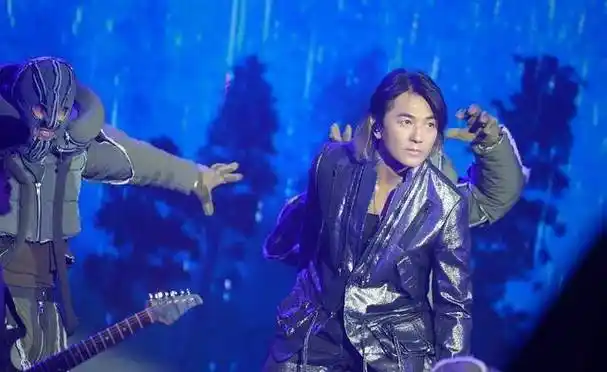 看56岁郑伊健现在的处境,才知道,原来刘德华早就把答案说出来了