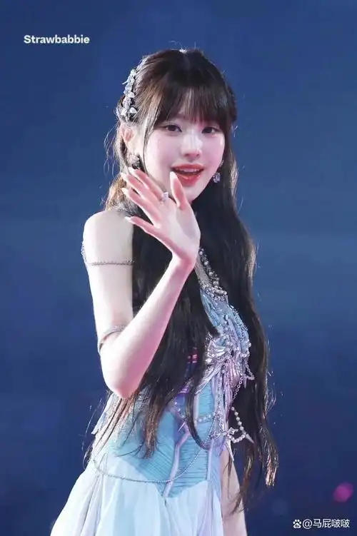 出道之后更是大杀四方,贡献无数神图,而她们这个团也很奇怪,除了张元