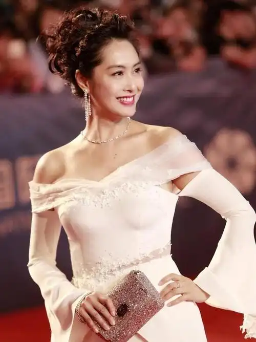 紫霞仙子朱茵容颜不变美丽依旧不愧是梦中女神