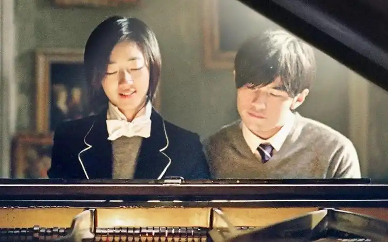 周杰伦早期电影与桂纶镁演绎穿越爱情故事有些秘密不能说