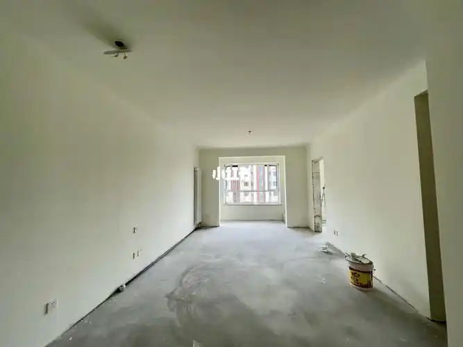 多乐士乳胶漆米白色,全屋通刷温柔高级同时还提亮并不显得黄地板已