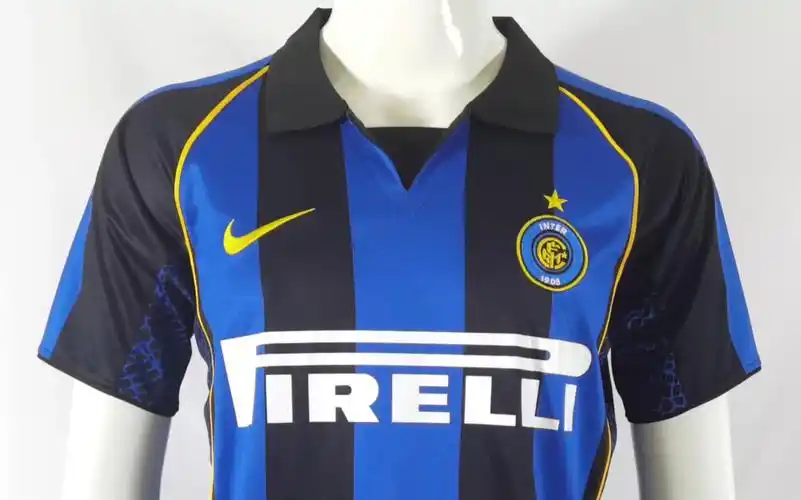 01-02国际米兰主场球衣