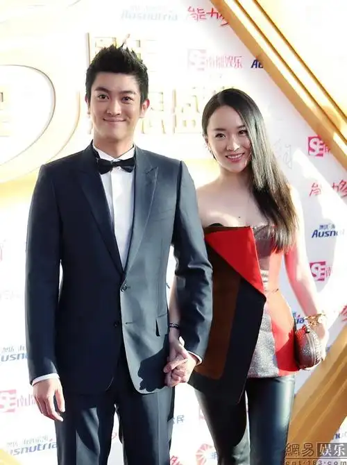 霍思燕杜江携手出席"明星公民" 盛典