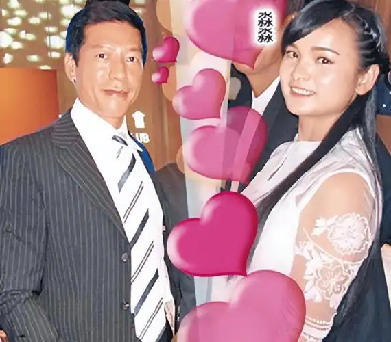 2023年,郑伊健开演唱会时,张耀扬携女友淼淼到现场为其助威,此后关于