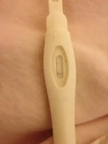 大卫试纸阳,验孕棒弱阳,是否怀孕,上次月经6月10号周期27天,今天7月12