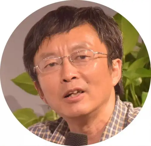 张进资深媒体人,书籍《渡过》系列书籍作者,公众号"渡过"创办者.