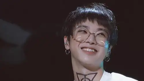 不会彩虹屁,就是觉得他笑起来好好看(华晨宇 多图)