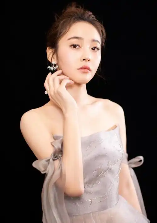 回顾张佳宁:与舅舅张晓龙亲如父女,努力拍戏只为给家人更好的生活