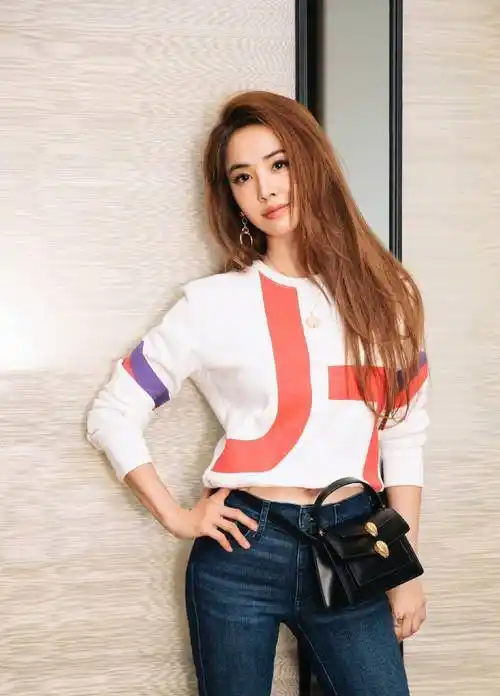 说蔡依林40岁了谁敢信?