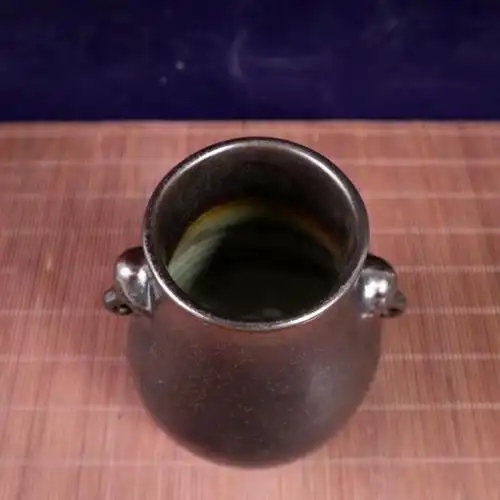 乌金釉象耳尊高15.5宽13.