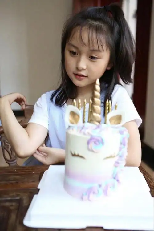 回顾刘楚恬2岁出道年入百万6岁爆红全国如今她长啥样