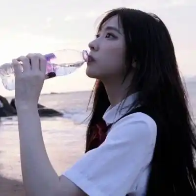 海边女生优雅侧脸头像 下辈子别做痴情种 - 微信头像 - 潮人个性网