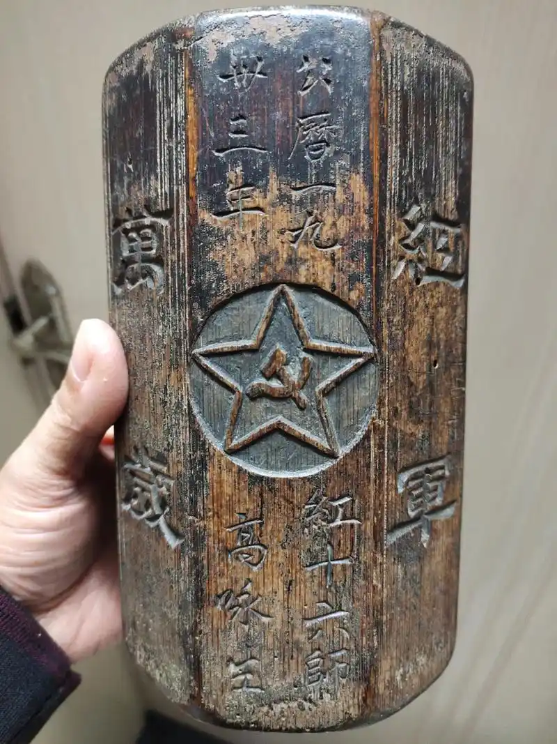 热门红色收藏——民国八方竹笔筒! 此筒八方成形,造形漂亮,刀 - 抖音