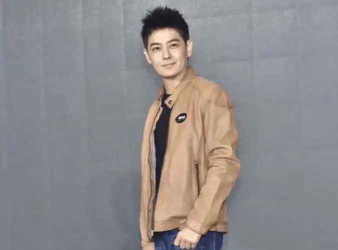 林志颖晒和陈若仪亲密合影,与长子穿亲子装,kimi背影比爸爸还壮_儿子