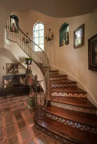 楼梯墙裙装修效果图 楼梯墙裙瓷砖上墙效果图