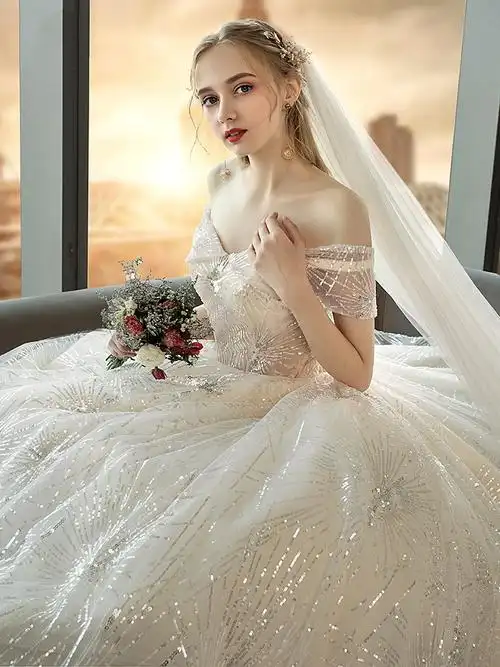 主婚纱2021新款赫本新娘一字肩冬季网红抖音小个子梦幻奢华拖尾女