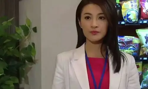 林梦飞家族显赫 据说林峰爸爸个人就拥有10亿身家 相信林夏薇的父亲也