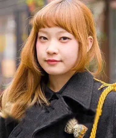 金铜色的头发是什么颜色 金铜色颜色的头发图片