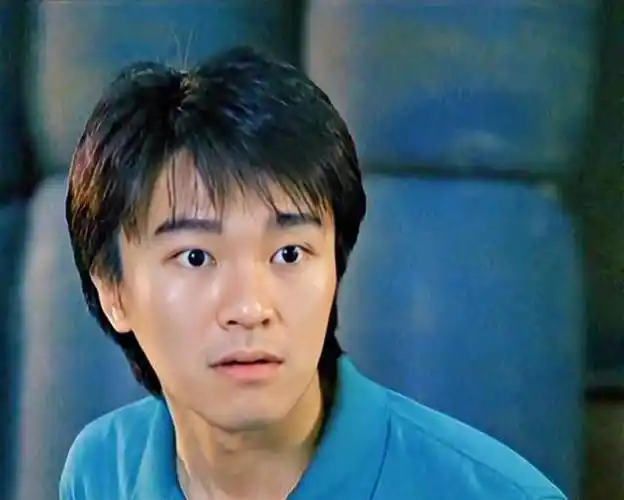 周星驰:被小鲜肉当众耍弄?为演戏给导演下跪,和向华强有何恩怨