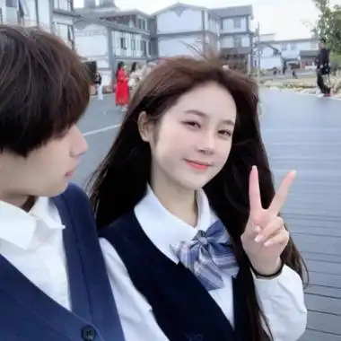 出现在别人的生活里要像一份礼物104902021-07-03情侣头像真人一人