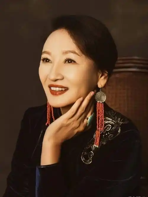 腾格尔这下才慌了.他知道妻子这次是来真的了.