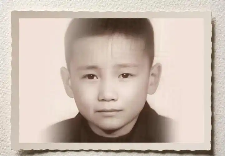 原创飞虎男团童年照曝光苗侨伟最帅马国明像女孩黄宗泽最胖