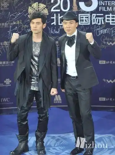 苏有朋黄晓明给赵薇生日,羡慕这比《还珠格格》还久的感情