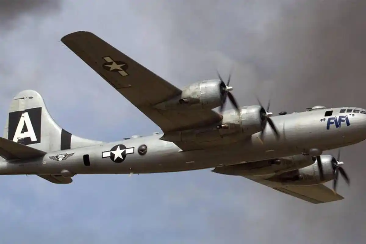 原创西点军校出身的美军集团军群司令,在二战中被自己飞机炸死