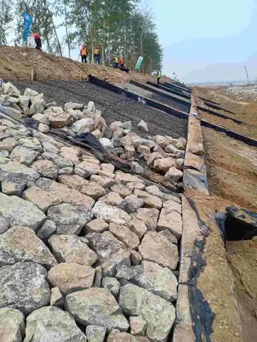 山东临沂河道护坡,干砌石.装笼子