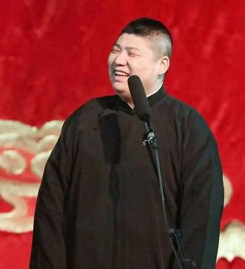 德云社相声演员居然也有私生饭,刚刚德云社孙九香发文:"别再敲我们