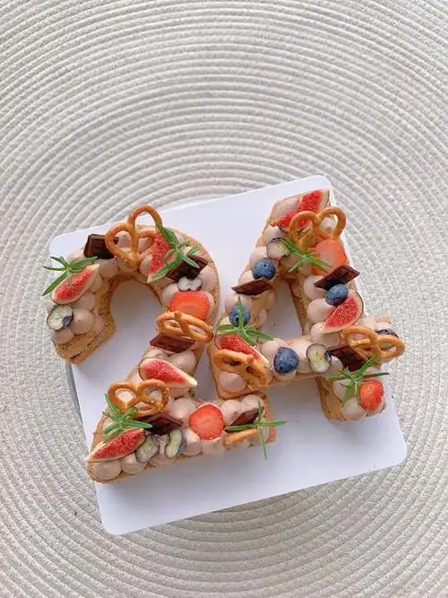 数字24岁生日蛋糕图片