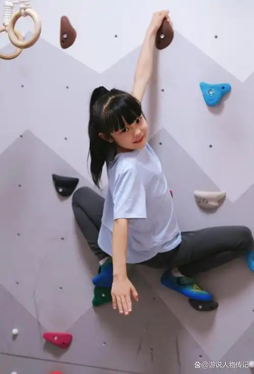 八块腹肌的八岁长沙女孩,热爱攀岩,跟四十一岁母亲有同款马甲线