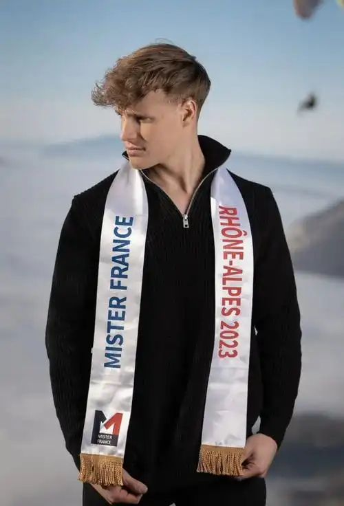 23岁单身没娃他被认证为法国最帅男人网友这颜不好磕