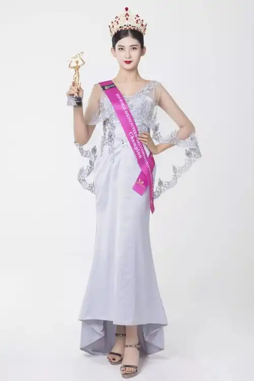 冠军苏晨成△龙腾精英超级模特大赛季军王钧蕾△2019第十一届"美少女"