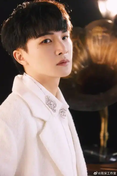 周深 · 声生不息 | 唱响如烟的年华:《跟着你到天边》