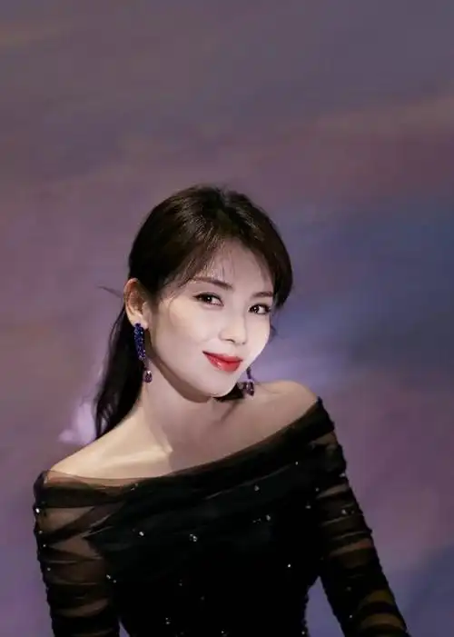 刘涛主持金鹰节晚会星空长裙端庄大气状态好