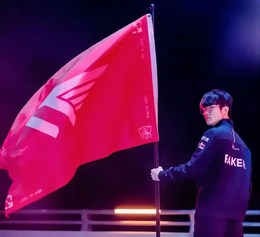 faker向众神祈祷,回应他的只有三冠军王座上的自己#s12 - 抖音