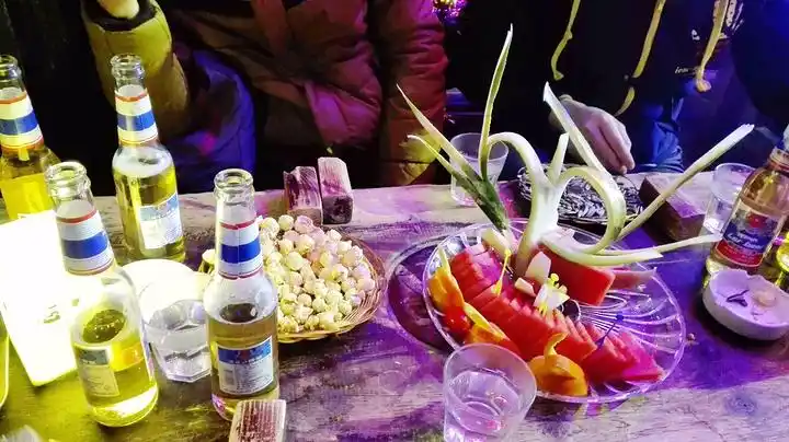 不是喝酒的人去酒吧是一种浪费.