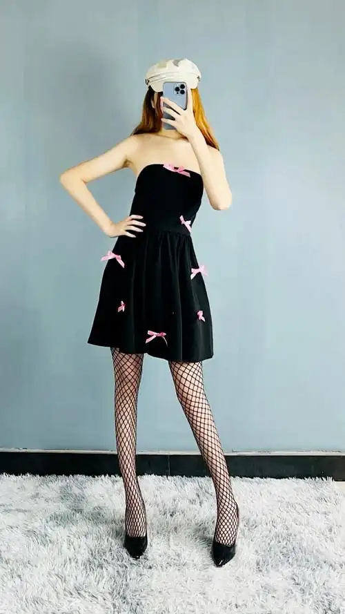 日常穿搭鱼网丝袜搭配黑色高跟鞋