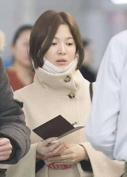 宋慧乔胆真大!素颜连眉毛都没画,皮肤嫩得一点不输18岁少女!