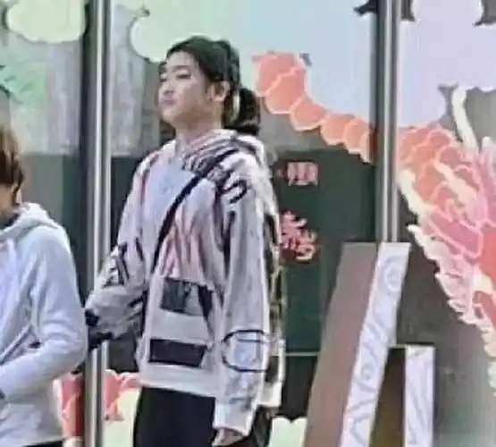 姚明女儿姚沁蕾:青春期的"小巨人"展现真实之美_身高