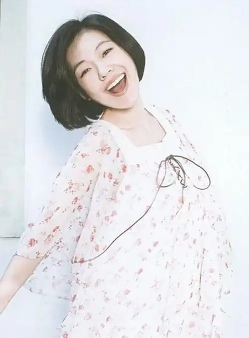 小s演绎24款性感妩媚短发