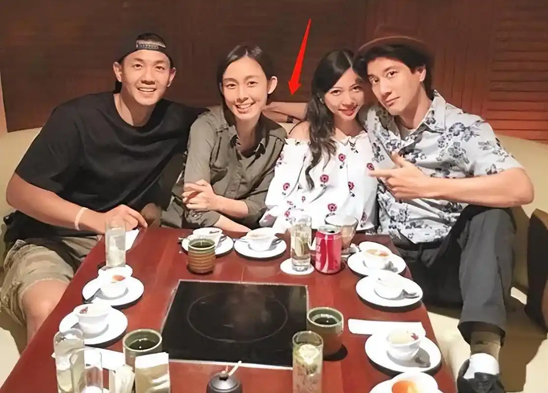 范玮琪王力宏4人激情视频曝光!全裸画面太辣眼,周杰伦早有暗示