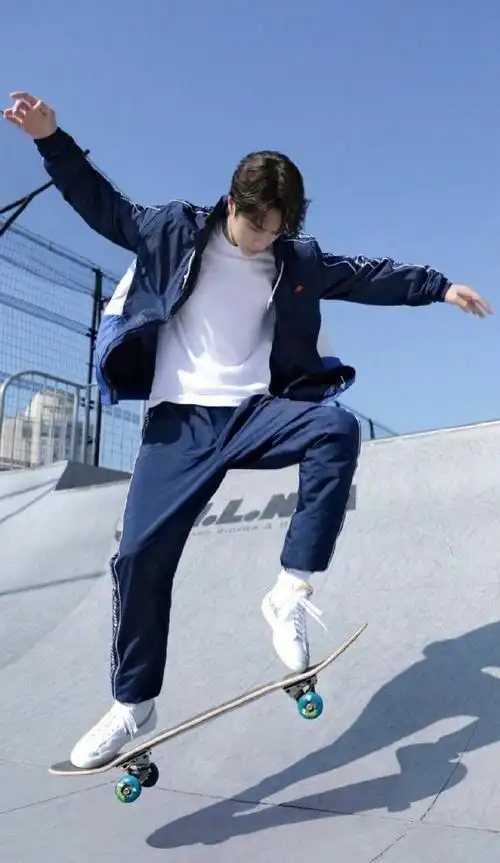 王一博##王一博滑板运动推广大使##王一博终于玩滑板了