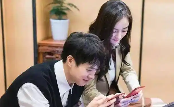 魏大勋因剧爆火,逼婚顶流女星被拒,与杨幂分手内幕曝光_秦岚_回应